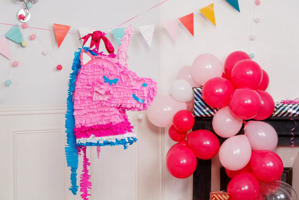 Dekoration für Kindergeburtstage und Piñatas